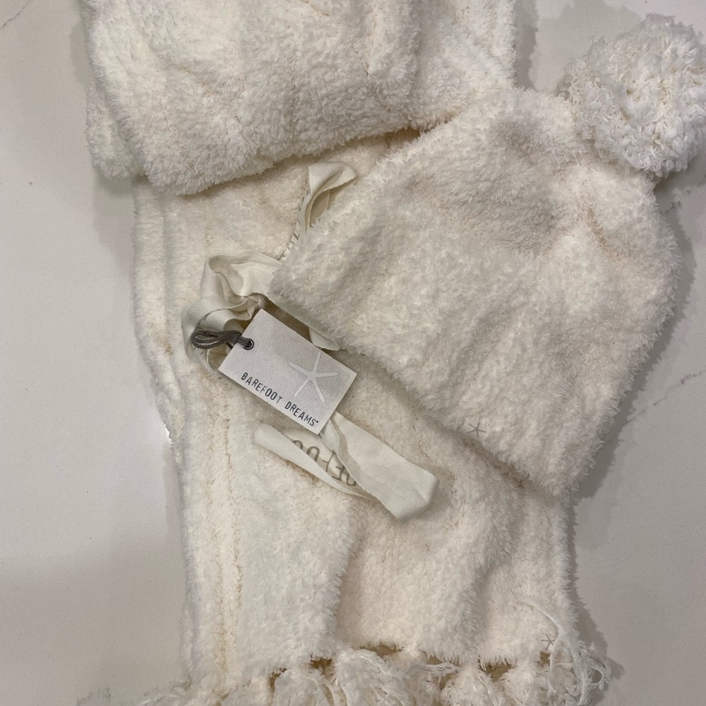 Barefoot Dreams NWT Cream Knit Hat and Scarf Set